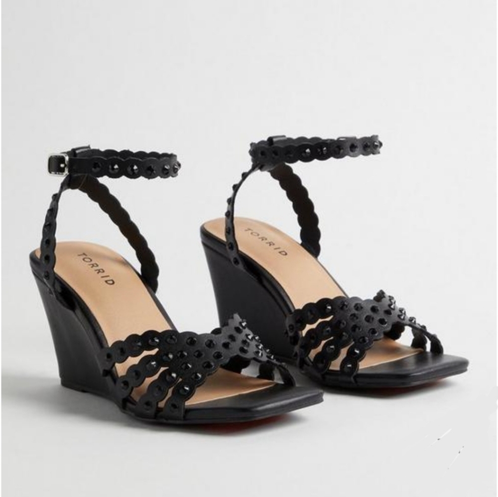 Torrid wedges